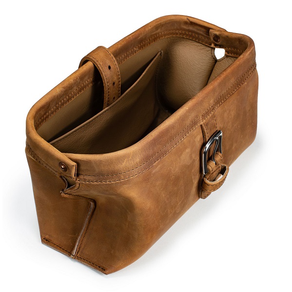 Image 4 of article Little Big Mouth Full-Grain Leather Toiletry Bag